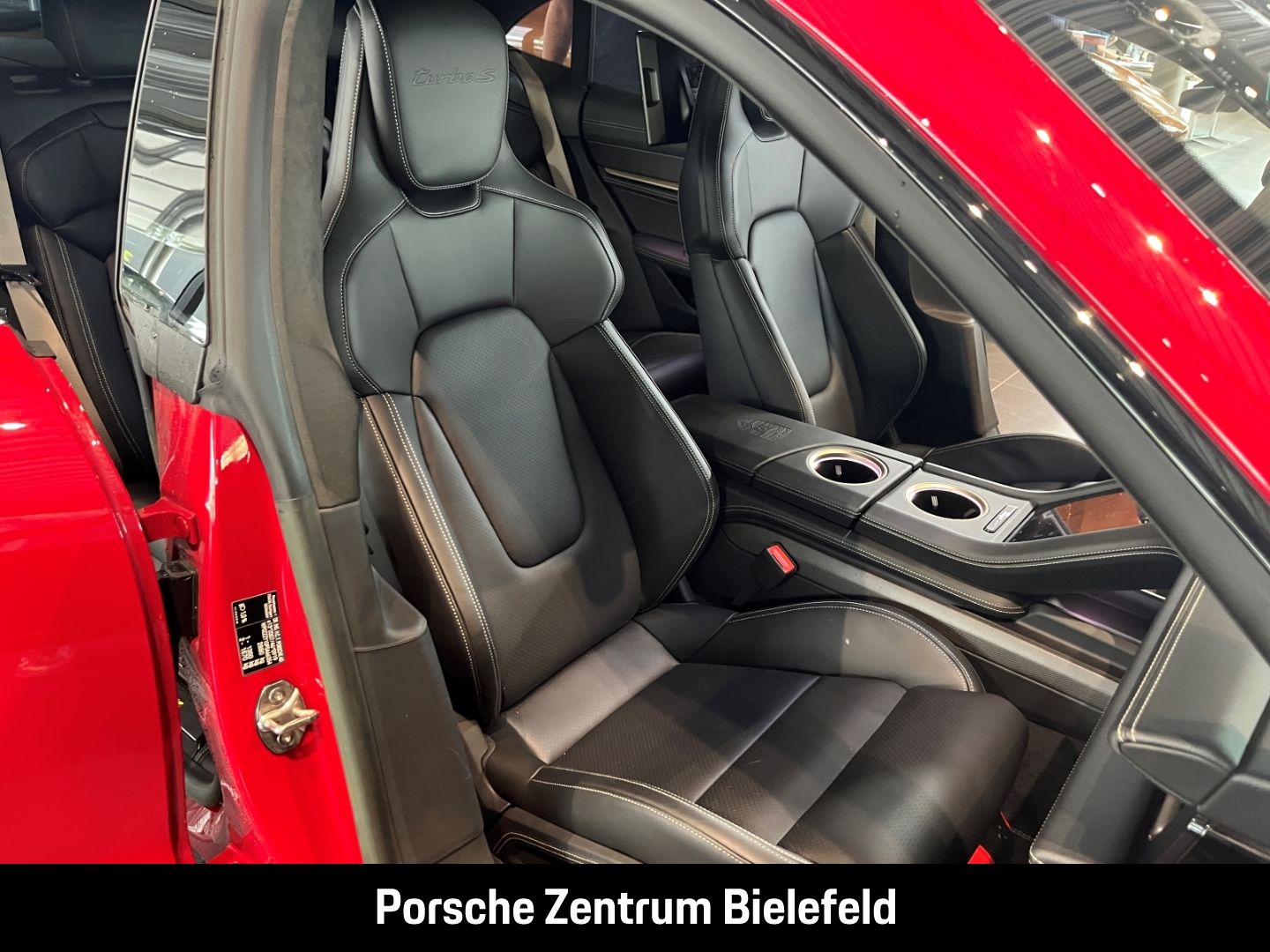 Porsche Taycan Turbo S Cross Turismo Karminrot BOSE LED
