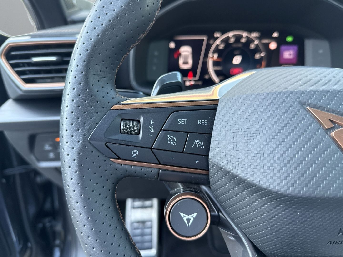 Cupra Formentor VZ 4D 2.0TSI *AHK+NAVI+BEATS+COPPER