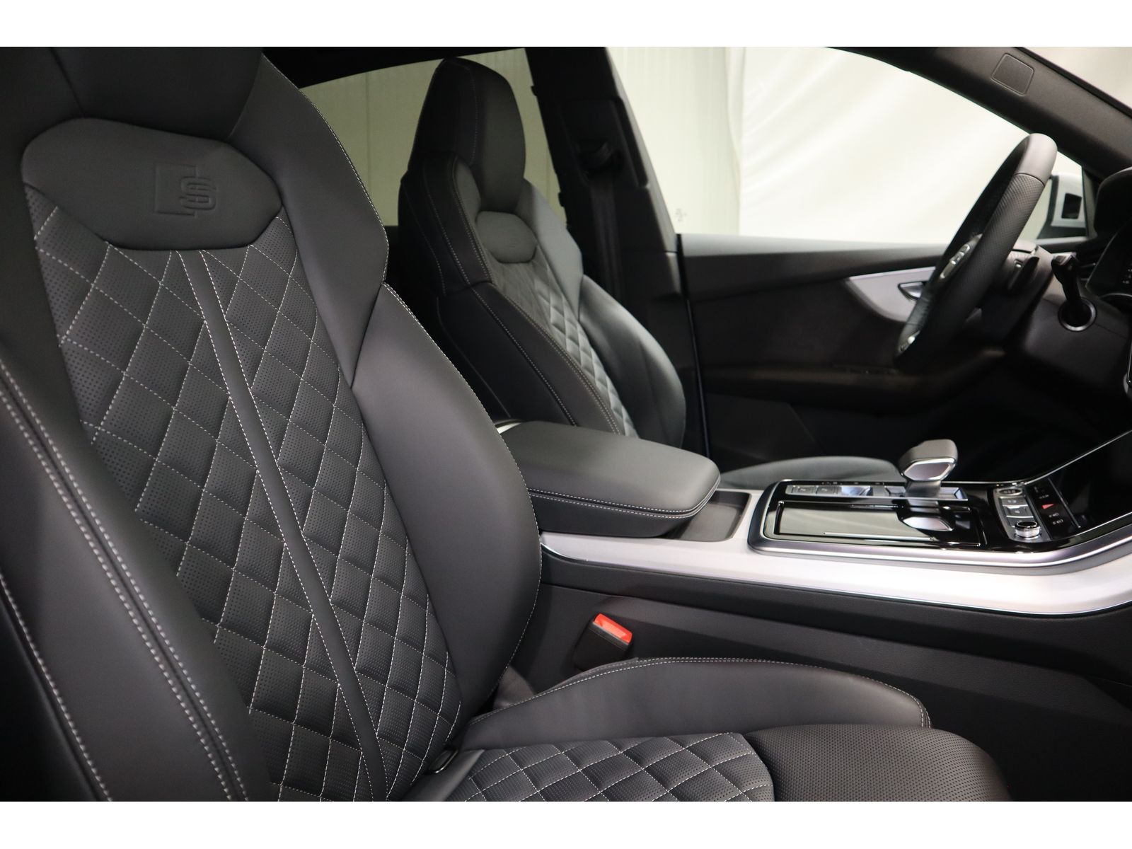 Audi Q8 SUV 50 TDI S line - Samsaru's Car Outlet
