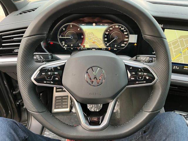 Volkswagen Touareg 3.0 TDI R-Line - Samsaru's Car Outlet