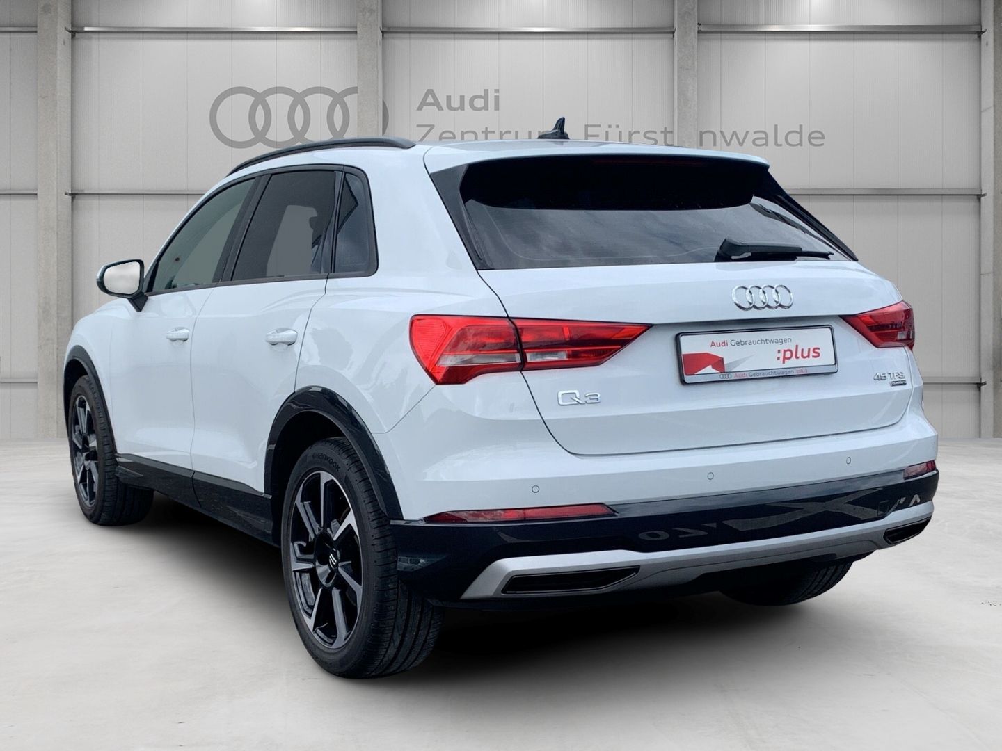 Audi Q3 45 TFSI quattro advanced - Samsaru's Car Outlet