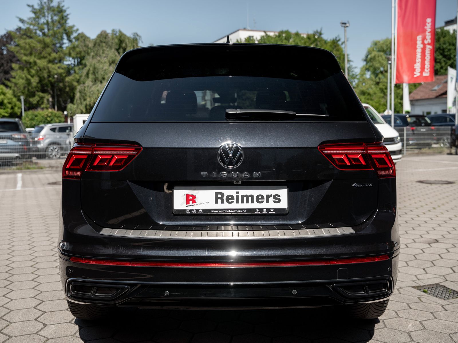 Volkswagen Tiguan R-Line 2.0 TSI - Samsaru's Car Outlet