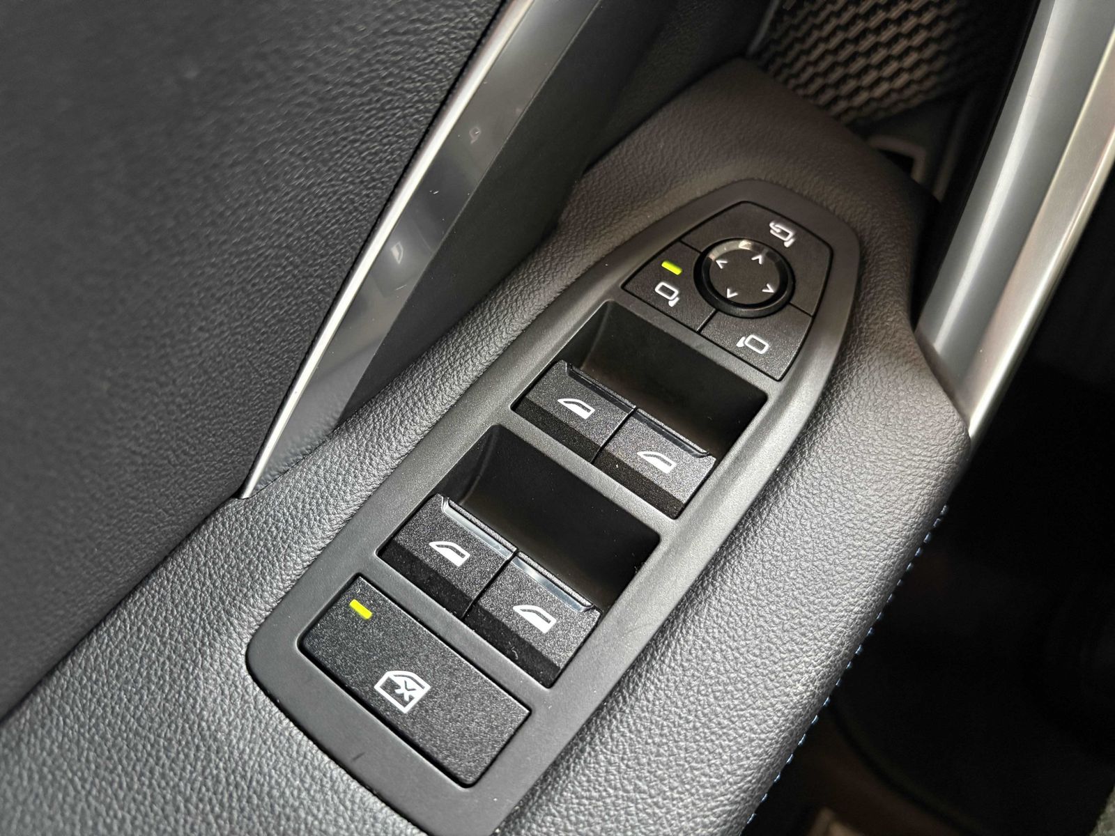BMW X1 xDrive23i M Sport - Samsaru's Car Outlet