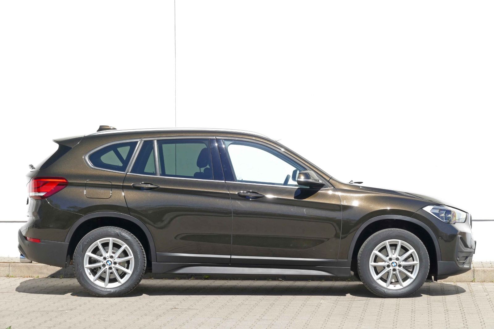 BMW X1 xDrive 20i Advantage - Samsaru's Car Outlet