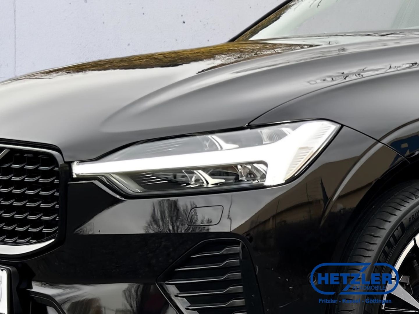 Volvo XC60 Plus Dark AWD B5 Benzin EU6e AHK Leder Digi