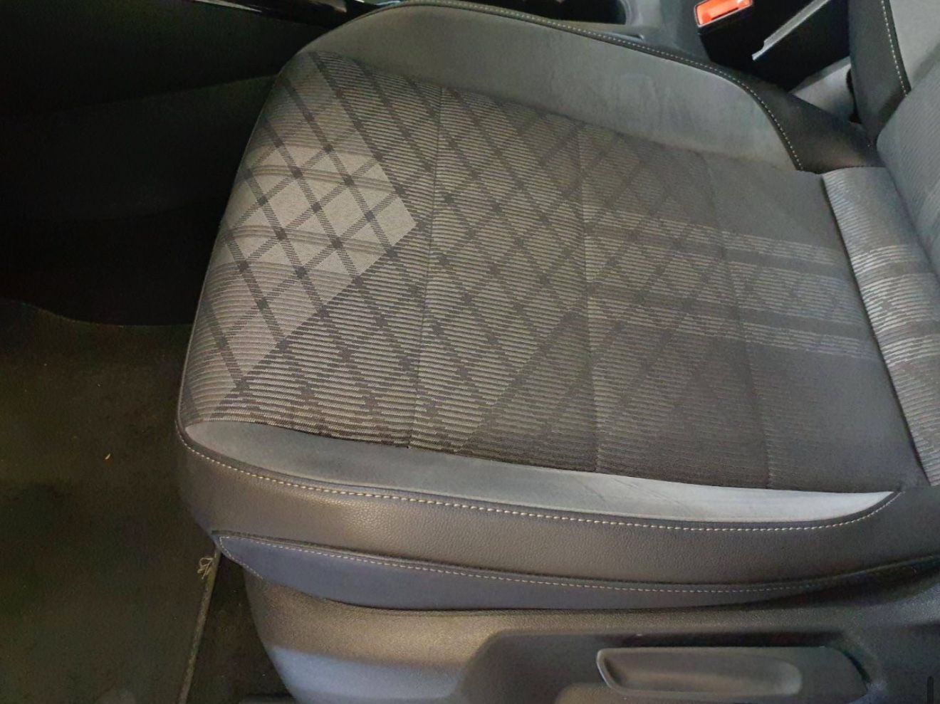 Volkswagen T-Roc R-Line 1.5 TSI DSG - Samsaru's Car Outlet