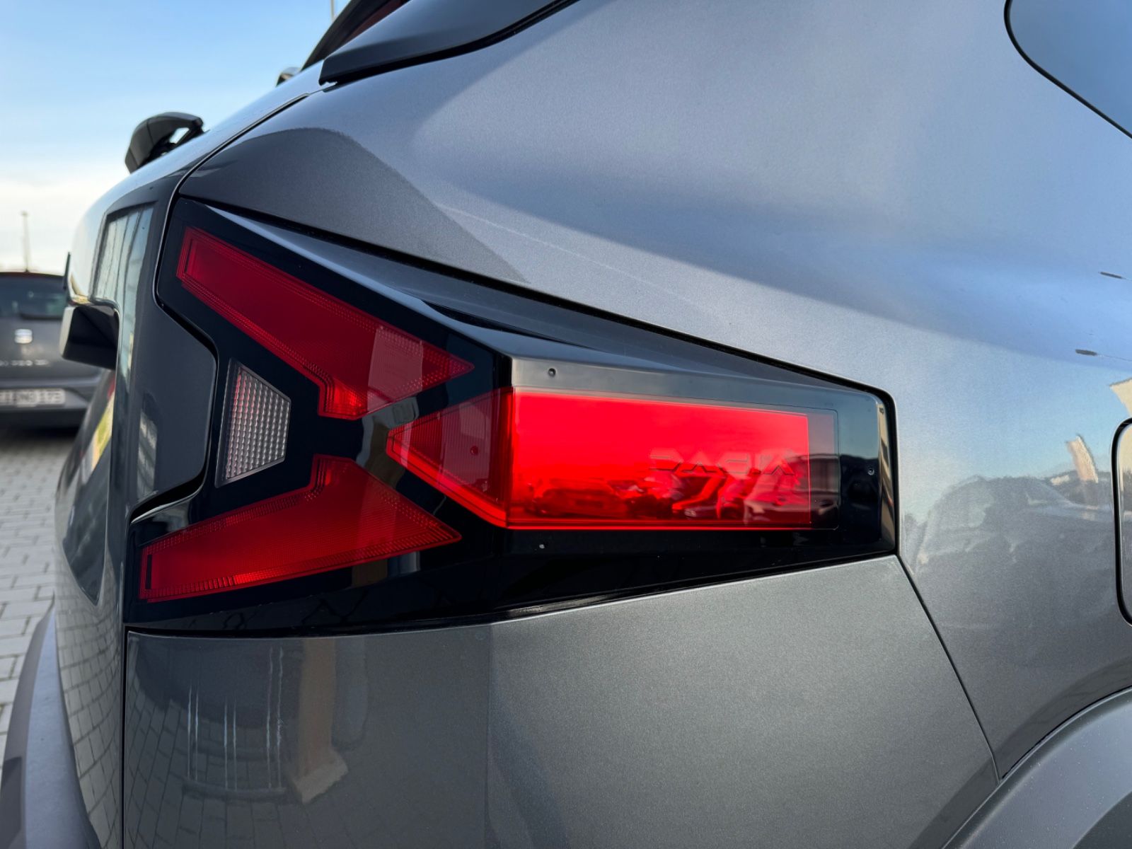 Dacia Duster III Hybrid 140 Extreme - Samsaru's Car Outlet
