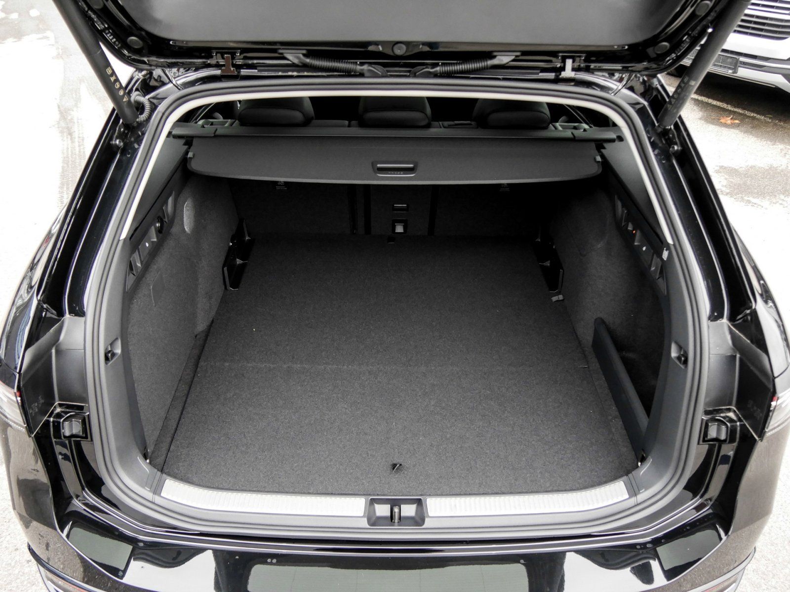 Volkswagen Passat Variant Elegance eHybrid IQ.Light AHK Nav