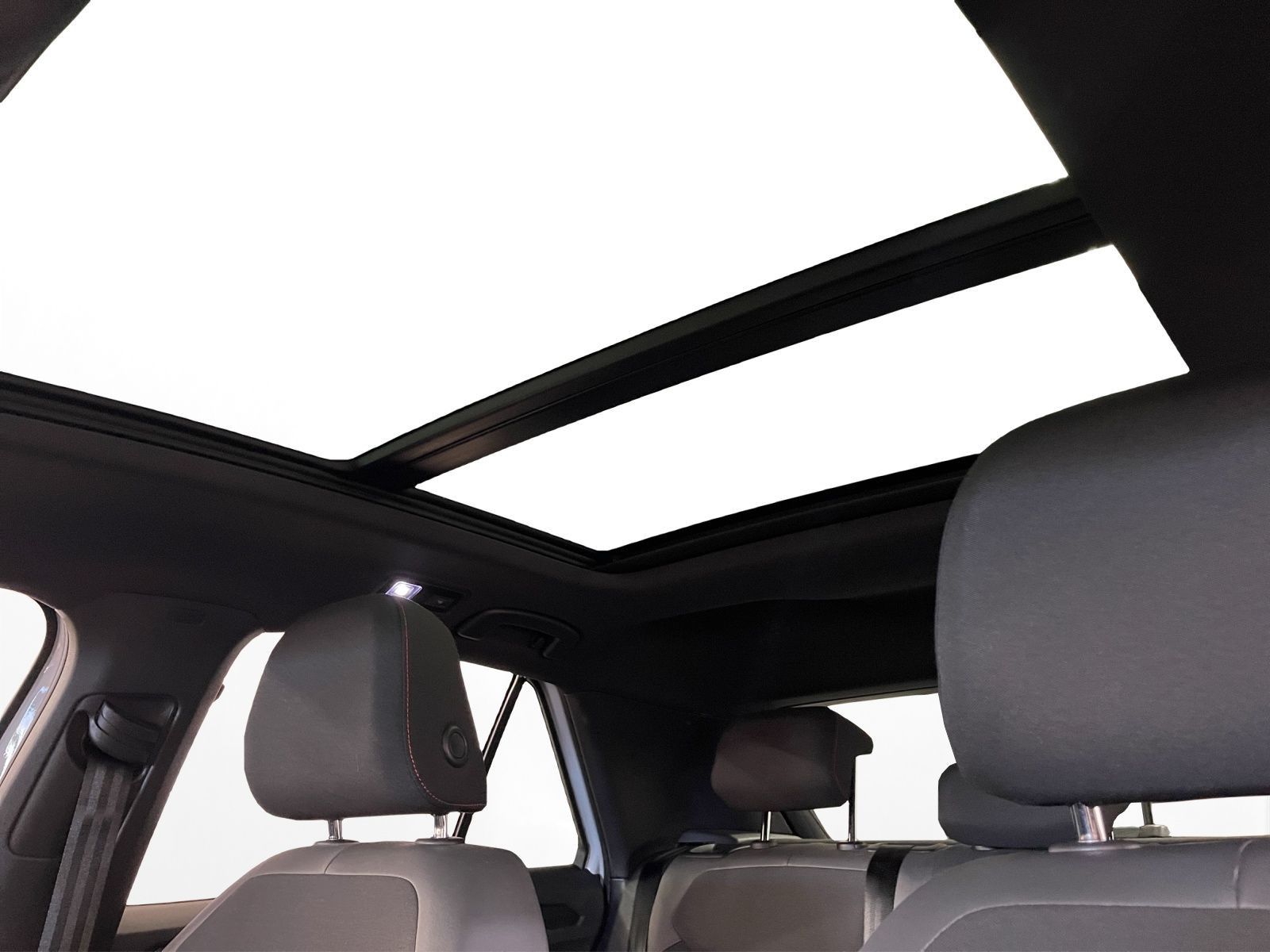 Volkswagen T-Roc 1.5 TSI Sport - Samsaru's Car Outlet