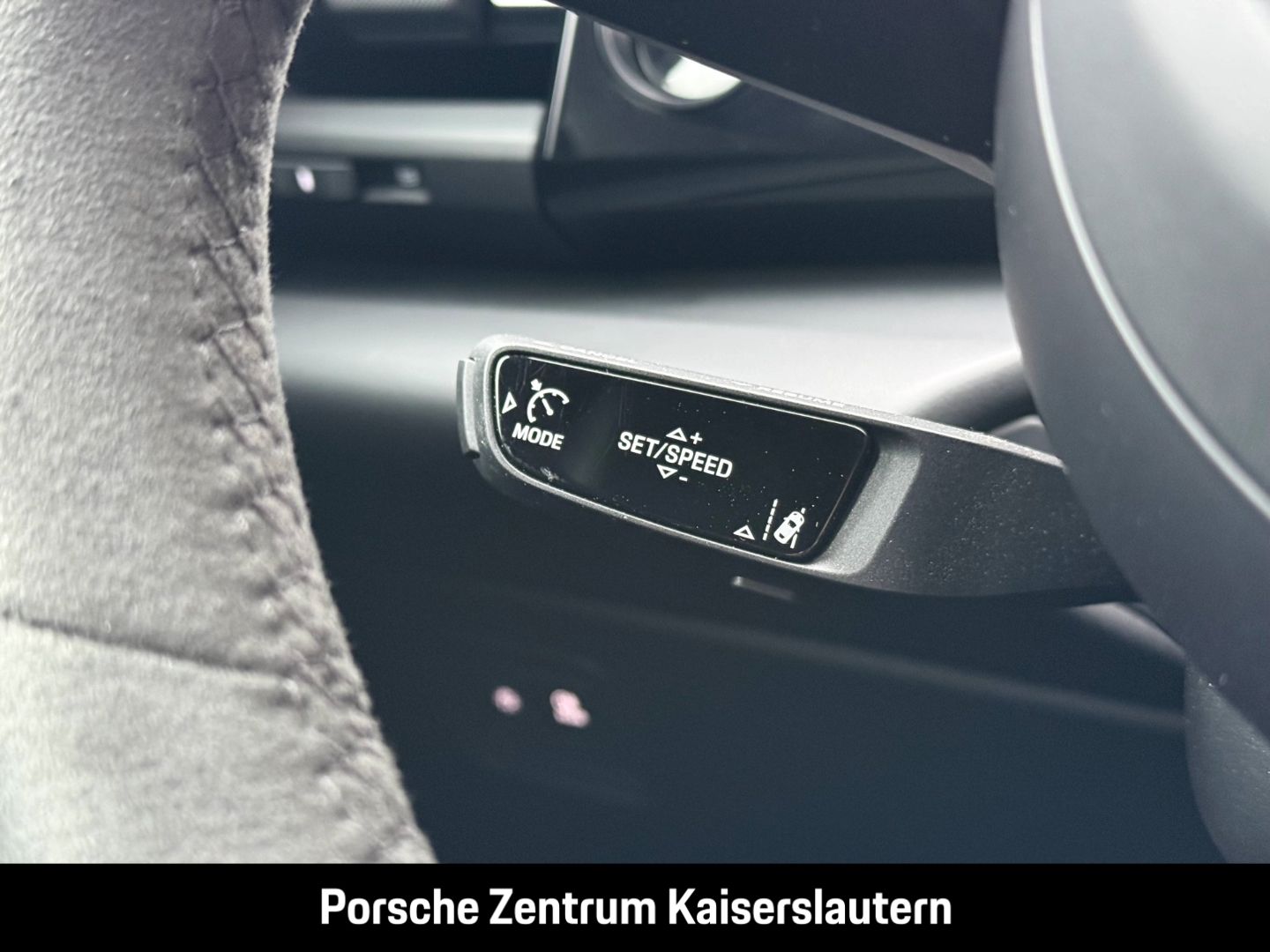 Porsche Macan Turbo 22-Zoll Rückfahrkamera LED-Matrix