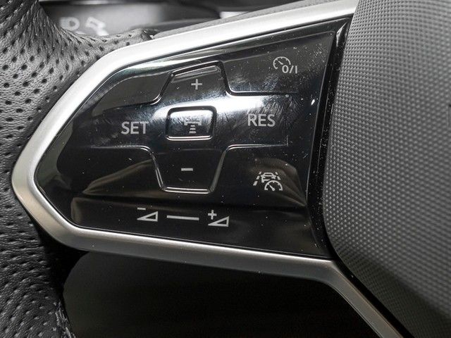 Volkswagen T-Roc 1.5 TSI DSG R-Line Black - Samsaru's Car Outlet
