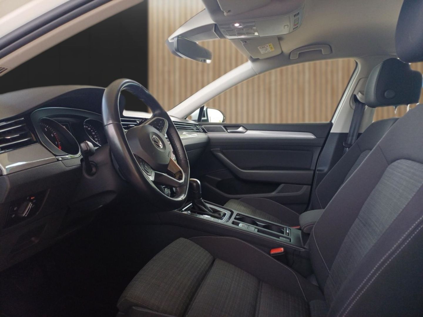 Volkswagen Passat 2.0 TSI Business - Samsaru's Car Outlet