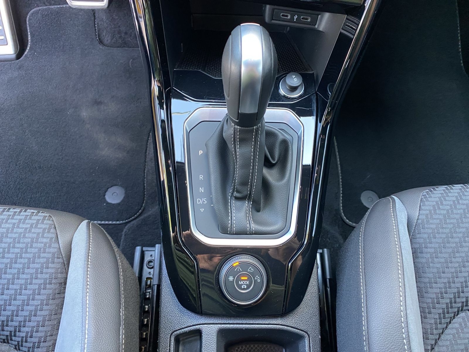 Volkswagen T-Roc R 2.0 TSI OPF 4Motion - Samsaru's Car Outlet