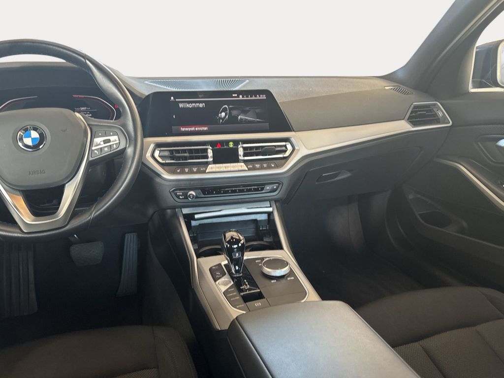 BMW 320i Aut. Advantage - Samsaru's Car Outlet