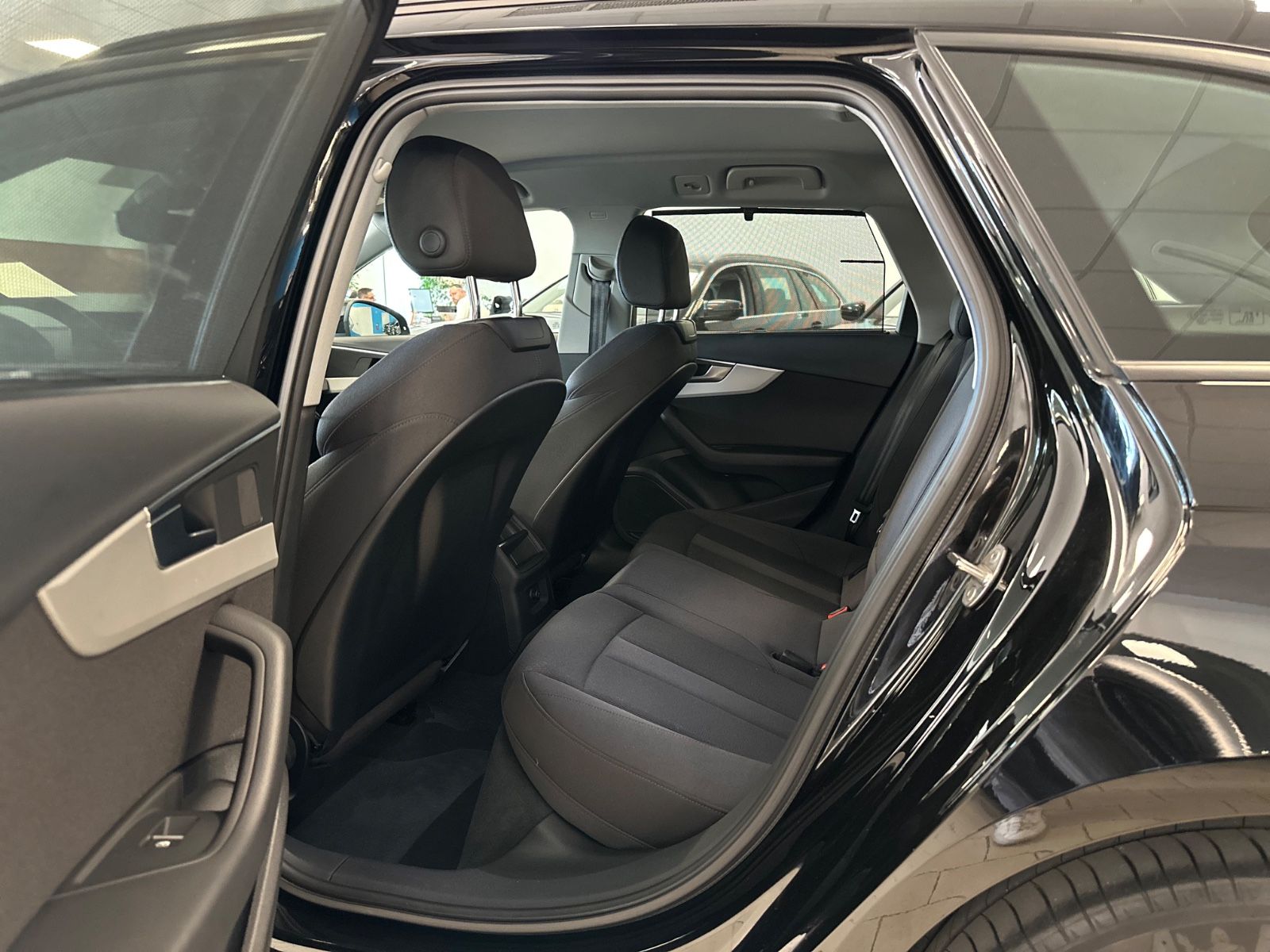 Audi A4 Avant 35 TDI Aut - Samsaru's Car Outlet