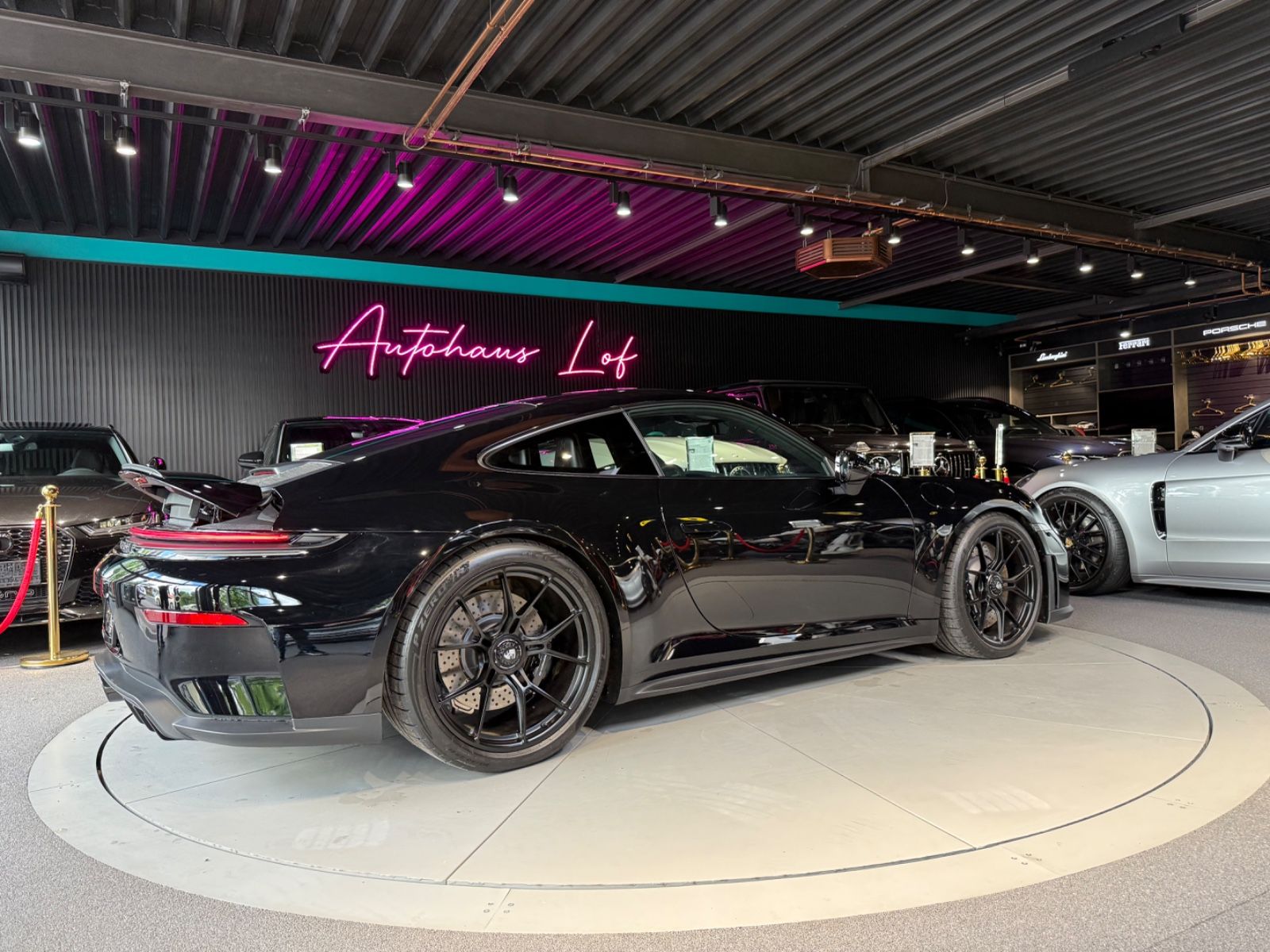 Porsche 992 911 GT3 Touring - Samsaru's Car Outlet