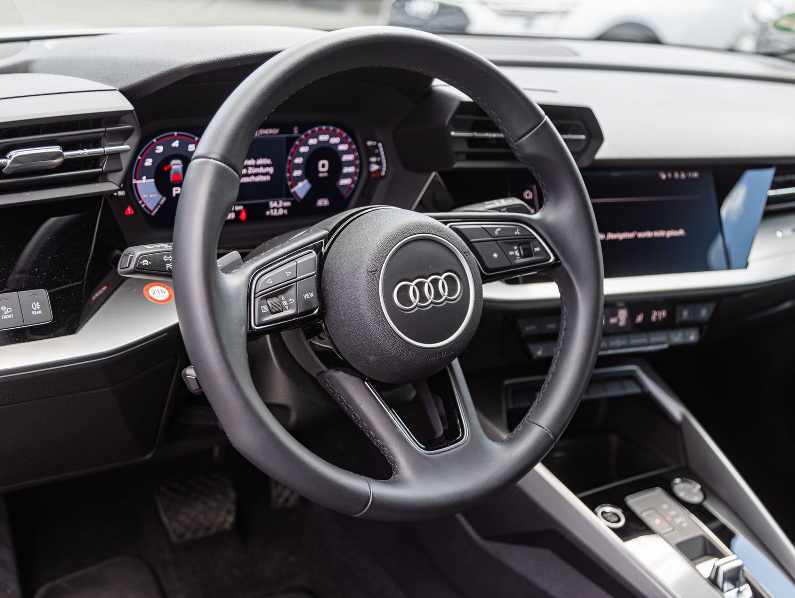 Audi A3 Sportback advanced 30TFSI Stronic LED GRA AHK
