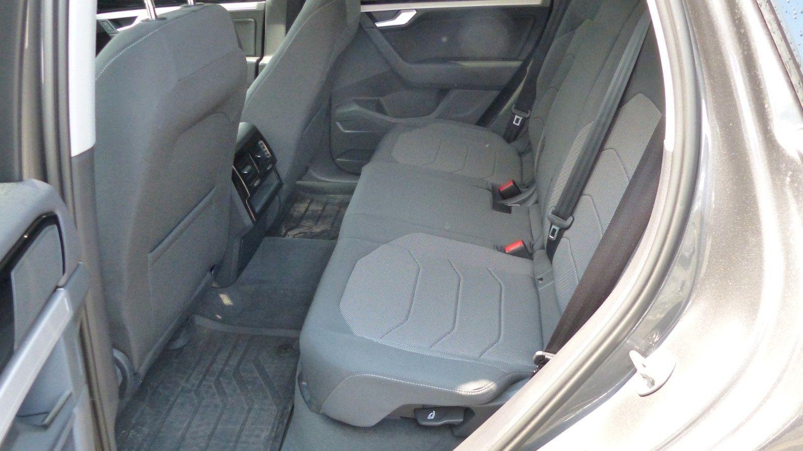 Volkswagen Touareg 3.0 TDI 4 Motion - Samsaru's Car Outlet