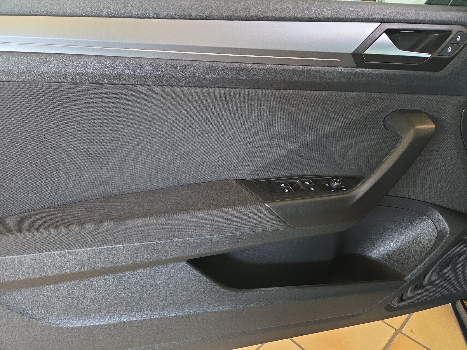 Volkswagen T-Roc 1.5 TSI DSG Active - Samsaru's Car Outlet