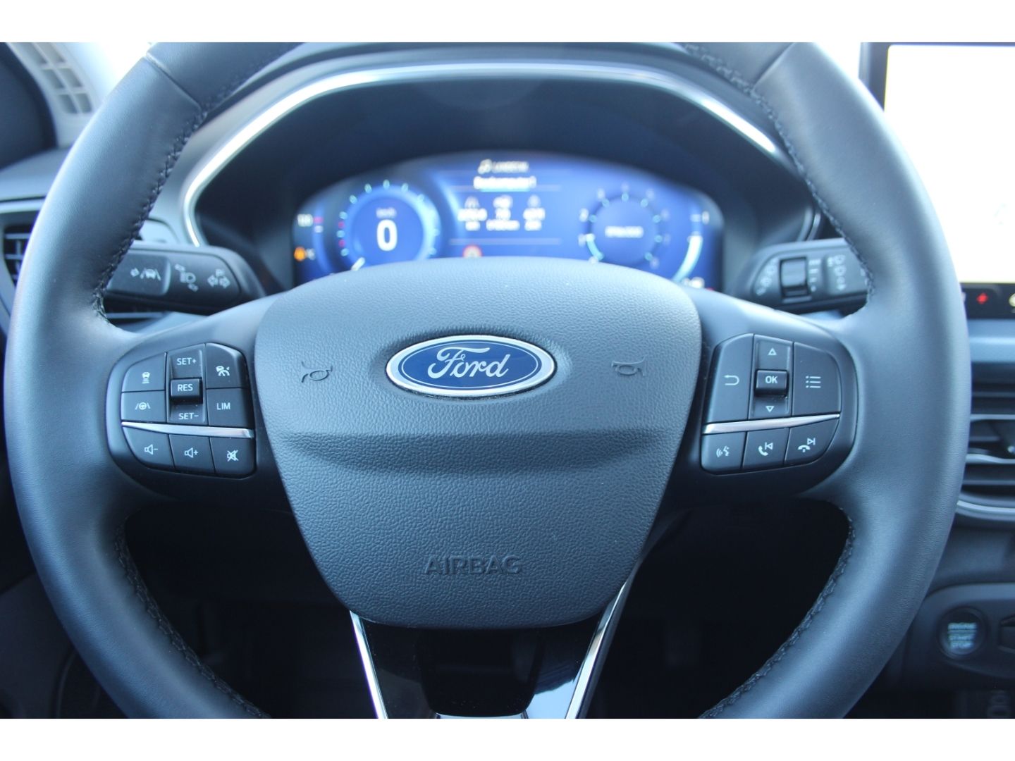 Ford Focus 1.0 Active X Matrix AHZV P-Dach 18'' B&O