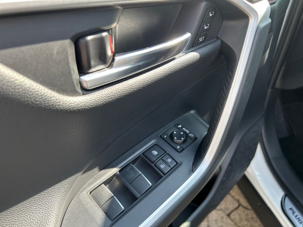 Toyota RAV 4 Plug-in-Hybrid - Samsaru's Car Outlet