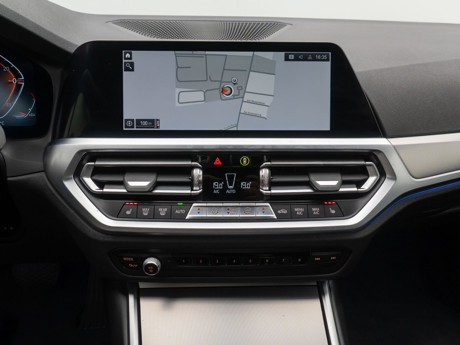BMW 320i Sport Line - Samsaru's Car Outlet