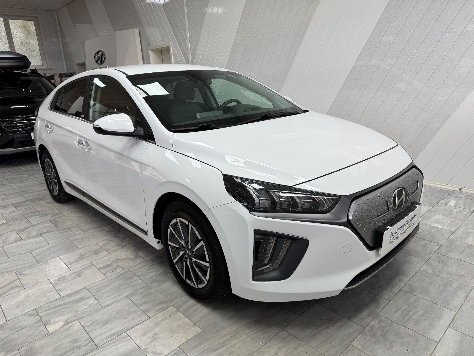 Hyundai IONIQ Style Elektro - Samsaru's Car Outlet