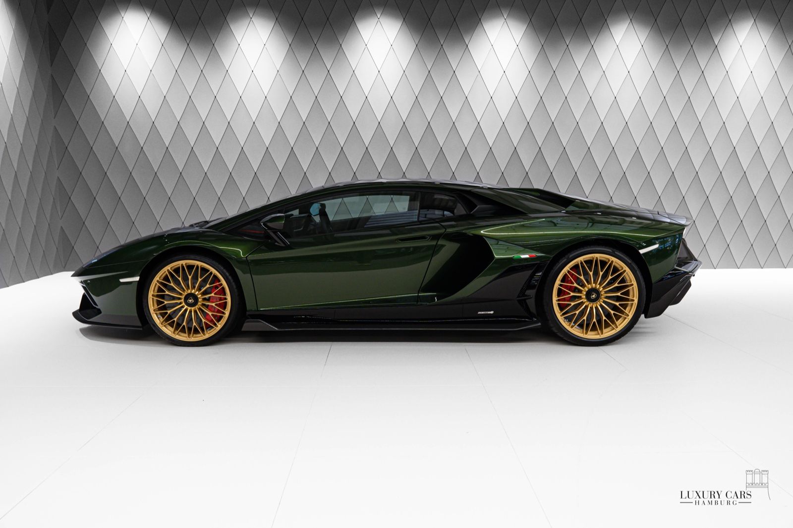 Lamborghini Aventador Ultimae - Samsaru's Car Outlet