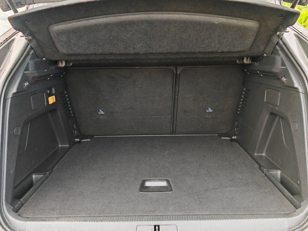 Peugeot 3008 PureTech 130 EAT8 - Samsaru's Car Outlet