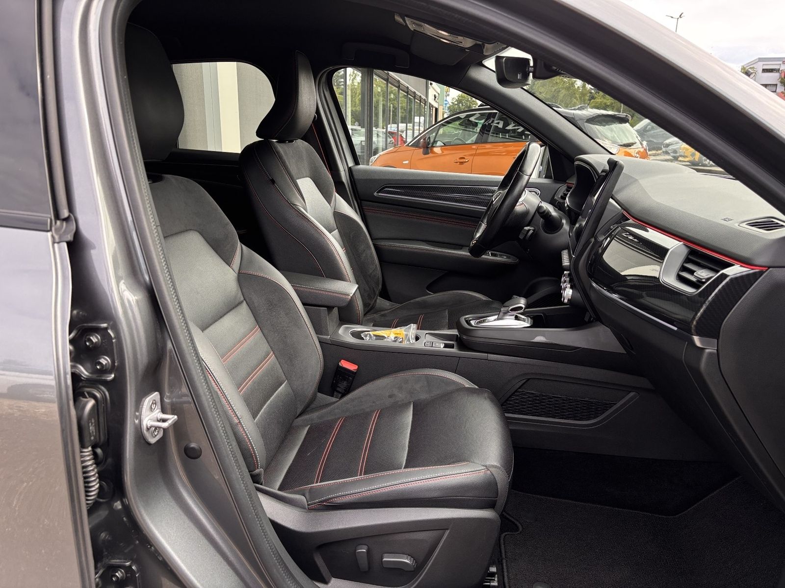Renault Arkana 1.6 E-TECH Hybrid R.S. Line - Samsaru's Car Outlet