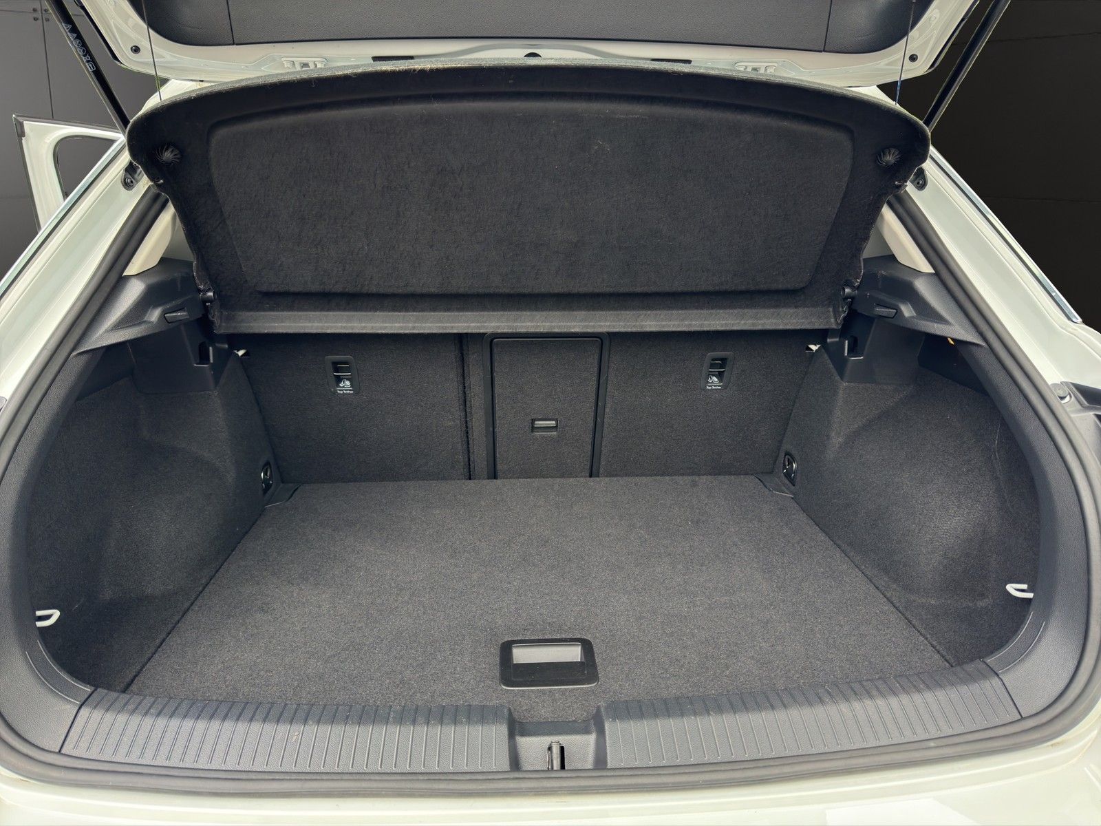 Volkswagen T-Roc 1.5TSI DSG Life - Samsaru's Car Outlet