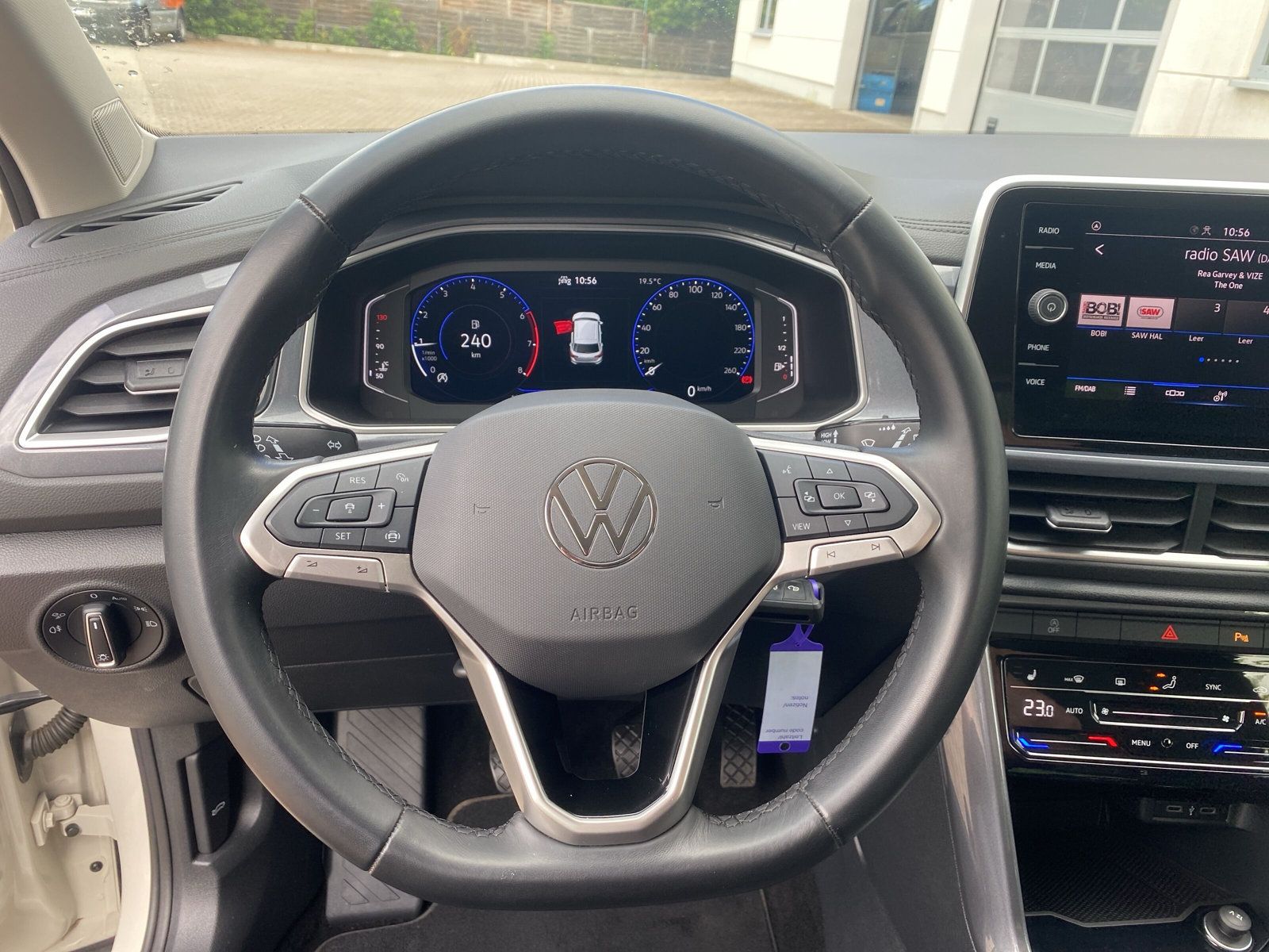 Volkswagen T-Roc 1.0 TSI Style - Samsaru's Car Outlet