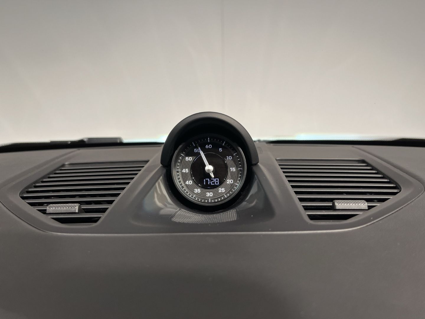 Porsche 992 911 Carrera 4 GTS Cabrio BOSE Surround View