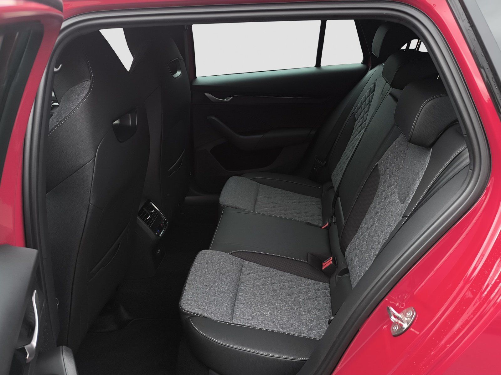 Skoda Octavia Combi 2.0 TSI DSG 4x4 Sportline AHK NAV