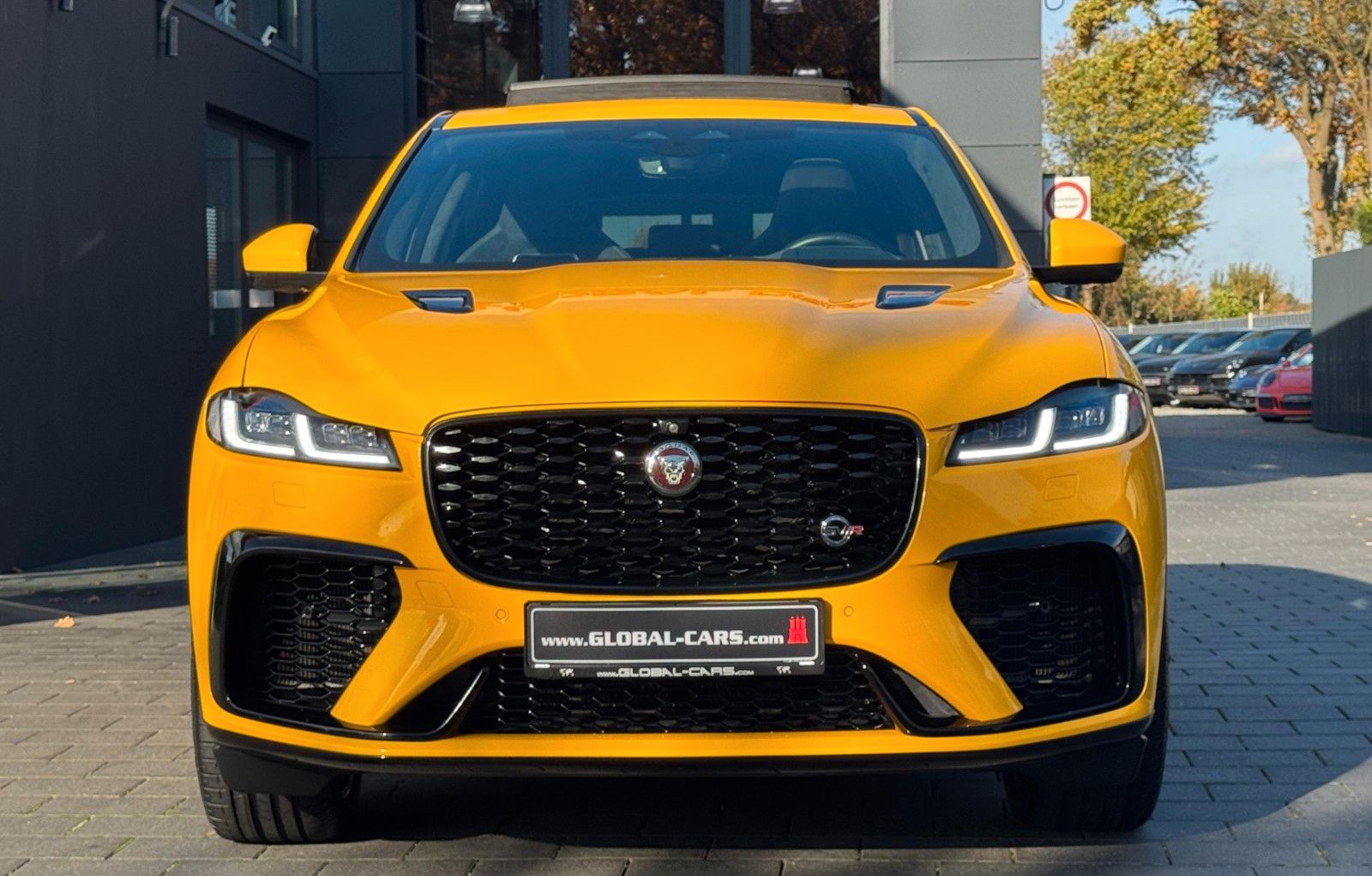 Jaguar F-PACE P550 SVR AWD*PANO*HUD*22"ALU*ACC*