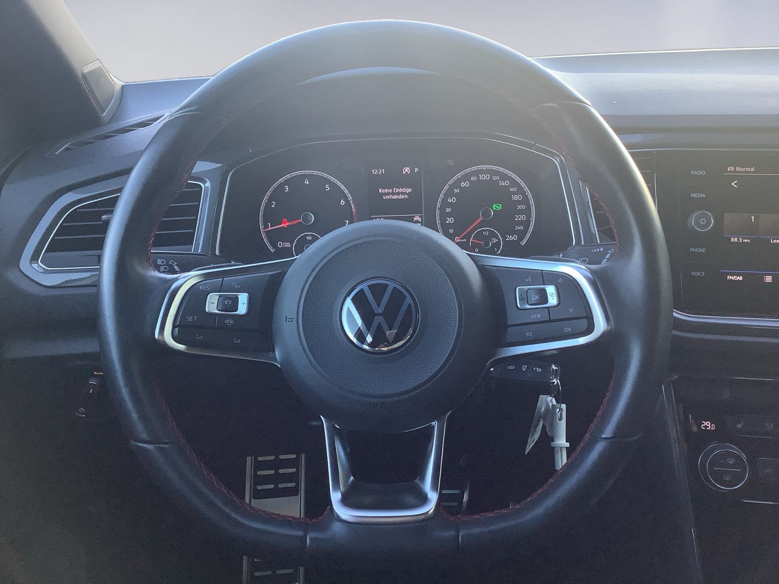 Volkswagen T-Roc 2.0TSI 4M DSG SPORT - Samsaru's Car Outlet