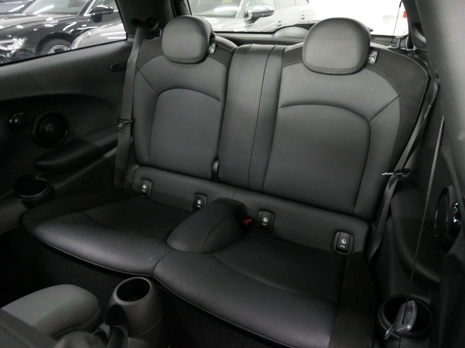 MINI Mini Cooper Aut. - Samsaru's Car Outlet