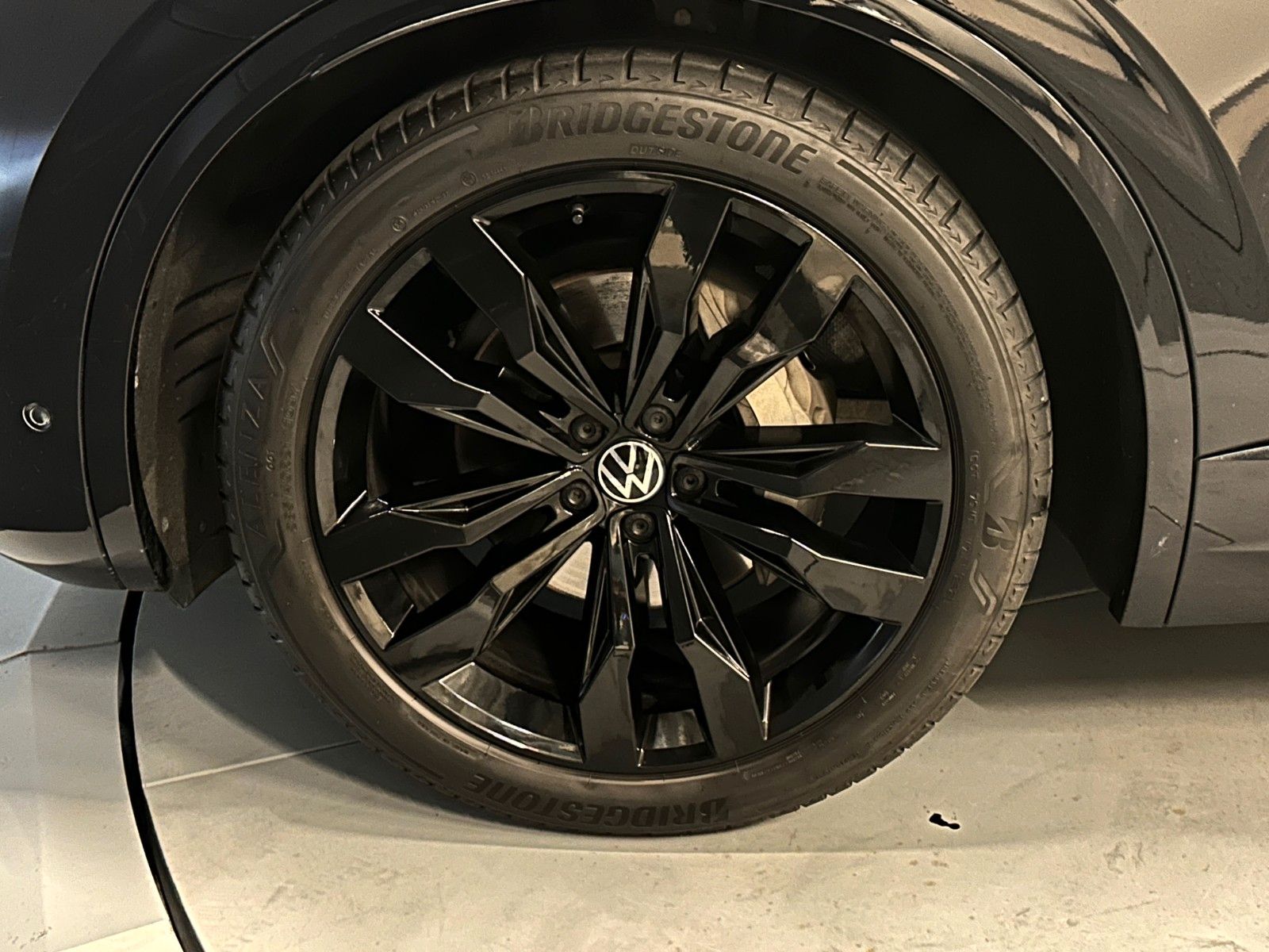 Volkswagen Touareg R-Line - Samsaru's Car Outlet