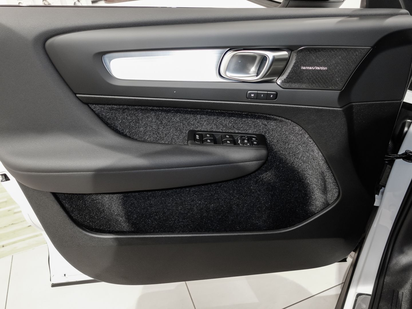 Volvo XC40 B3 Benzin Plus Dark - Samsaru's Car Outlet