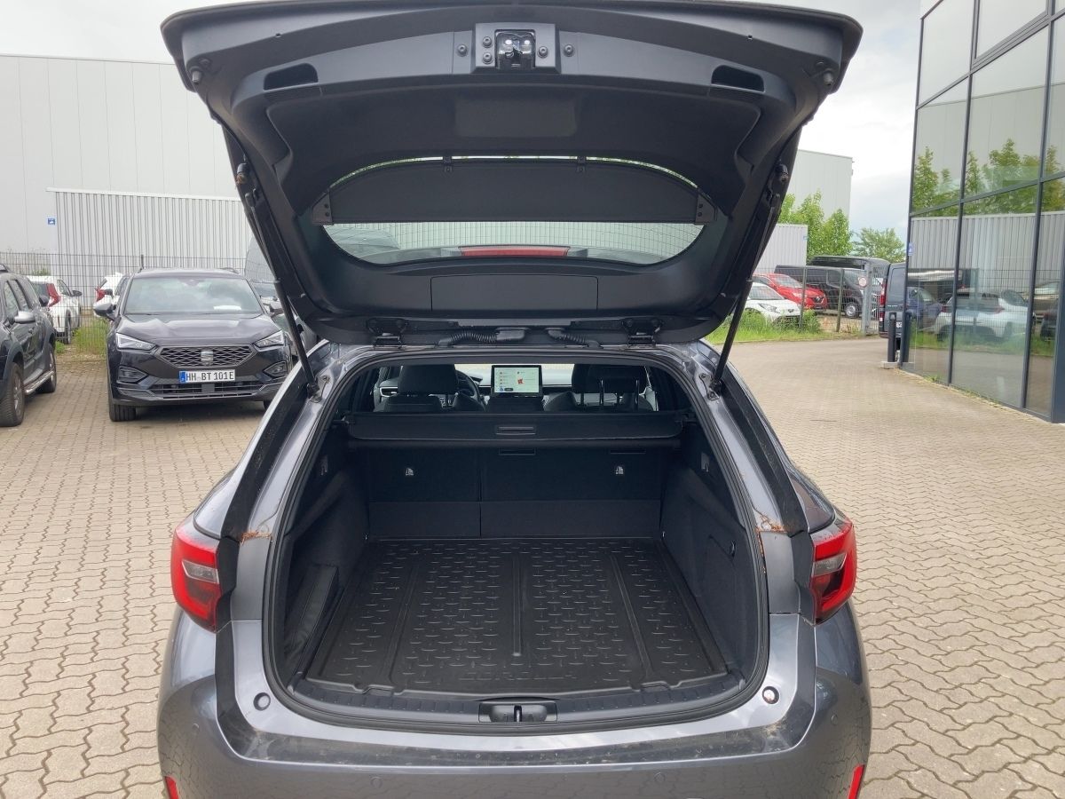 Toyota Corolla Touring Sports 2.0 Hybrid Team - Samsaru's Car Outlet