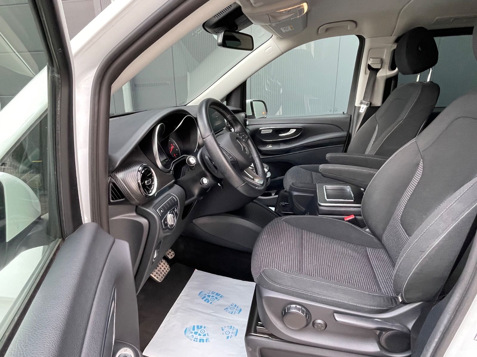 Mercedes-Benz V 300 d AMG - Samsaru's Car Outlet