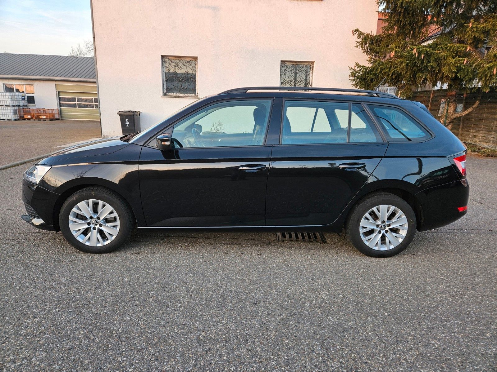 Skoda Fabia Combi Ambition - Samsaru's Car Outlet