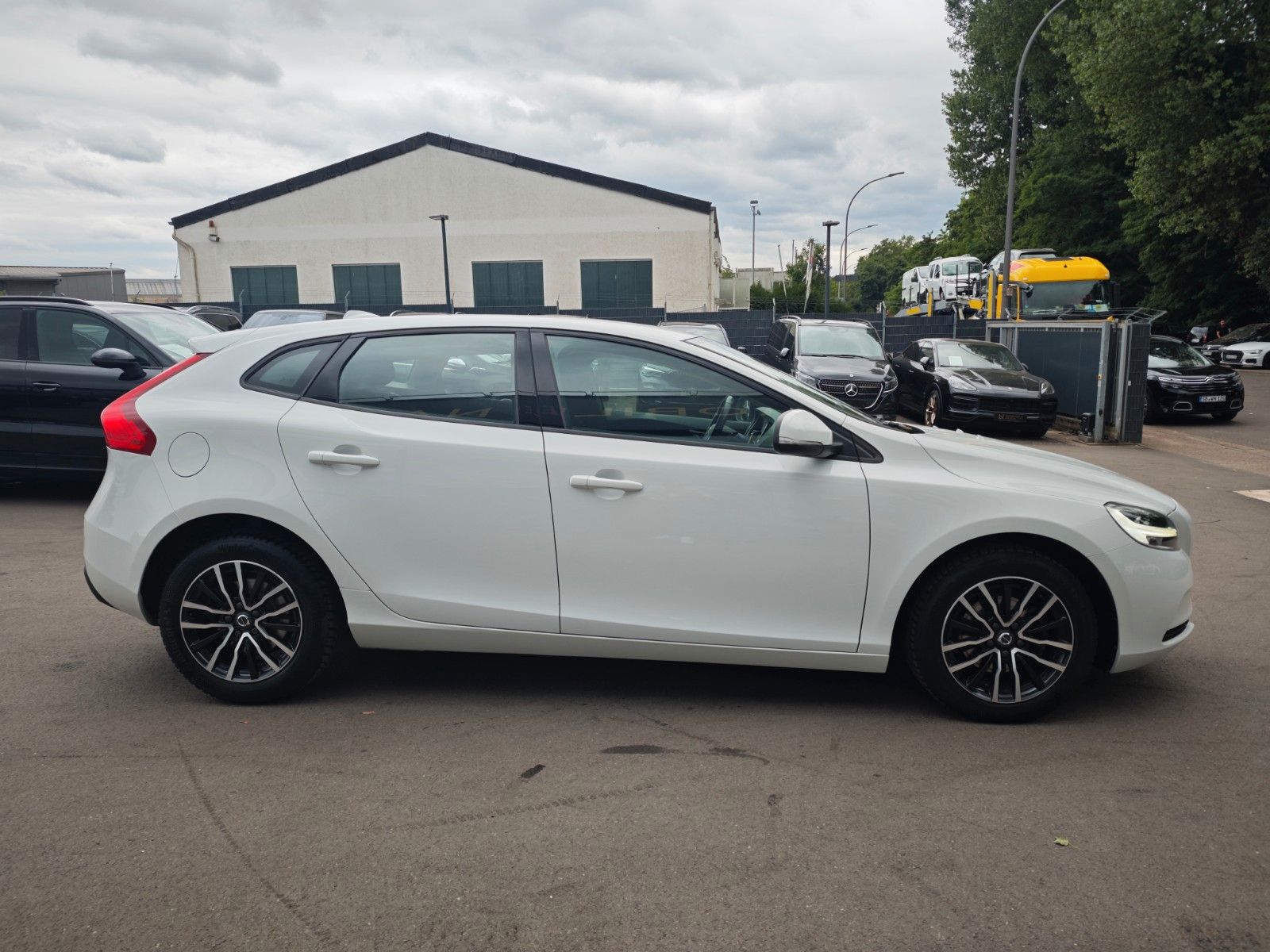Volvo V40 2.0d MOMENTUM*NAVI*PDC*VOLL-LED*KLIMAAUTO.*