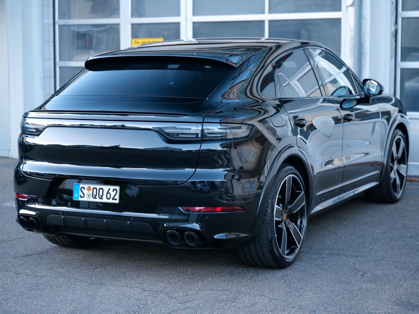 Porsche Cayenne Coupe E-Hybrid Platinum Edi SPORT DESIGN