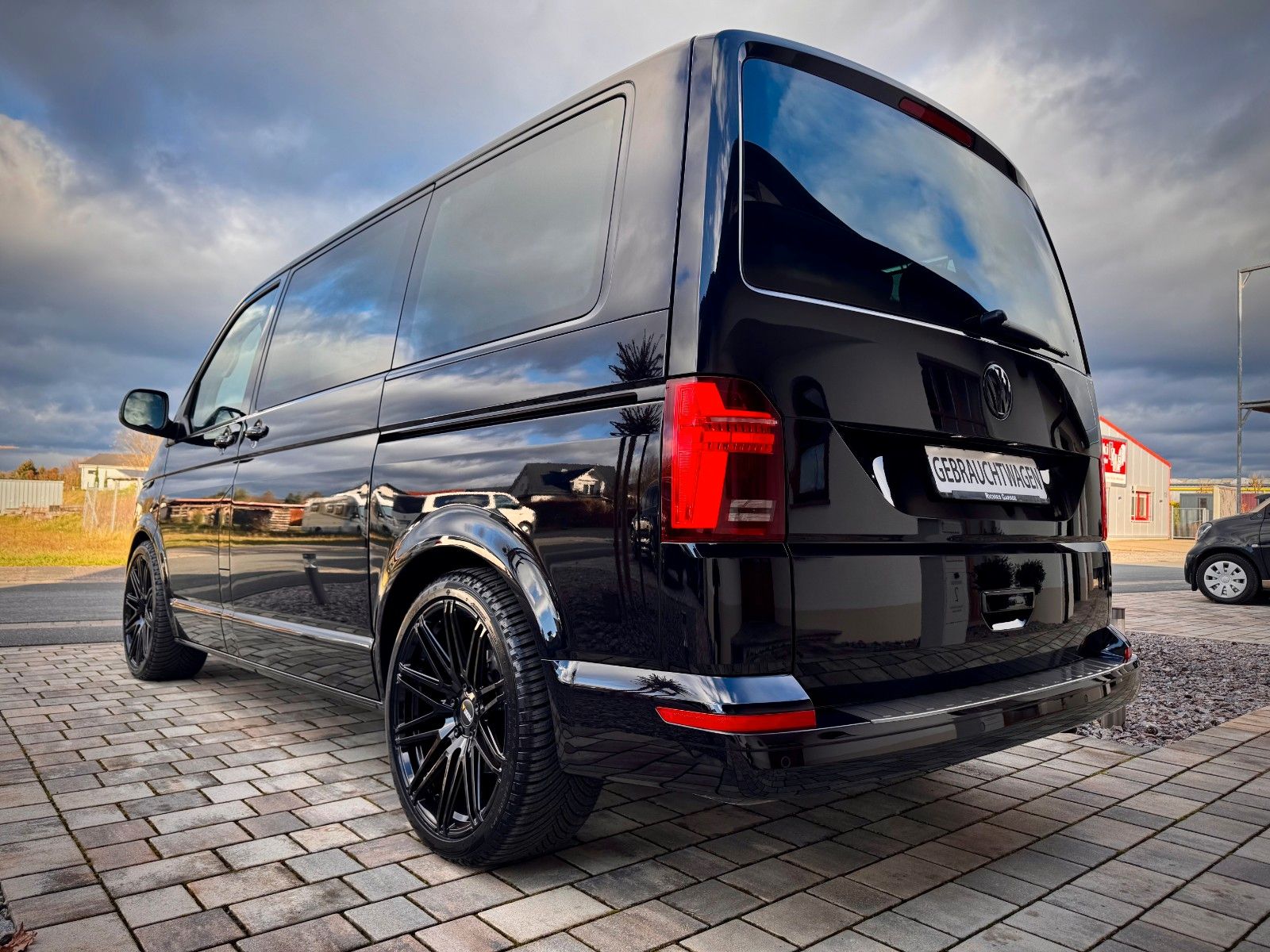Volkswagen T6.1 Multivan 4Motion Black Beauty - Samsaru's Car Outlet