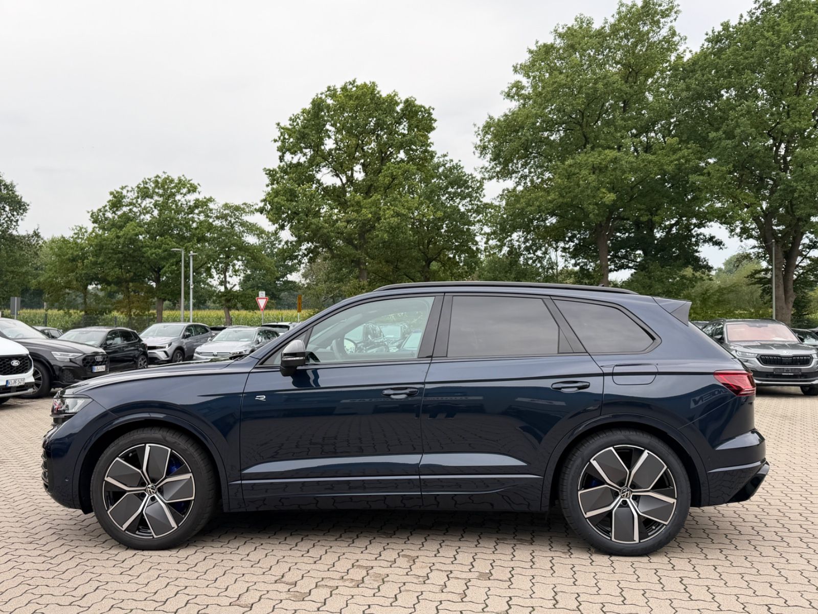 Volkswagen Touareg 3.0 TSI 4Motion R °NACHT°360°AHK°PANO°