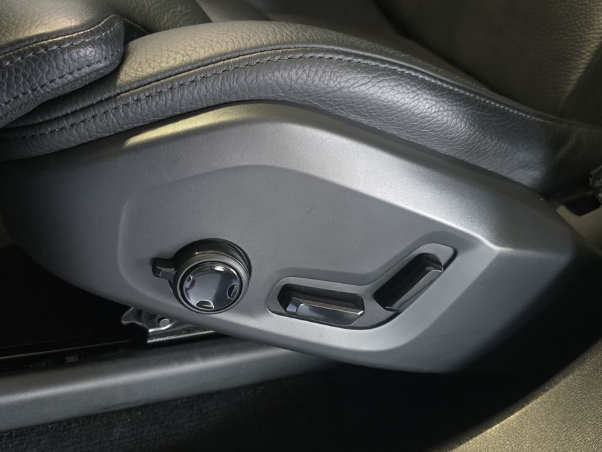 Volvo XC60 T8 AWD Recharge Inscription - Samsaru's Car Outlet