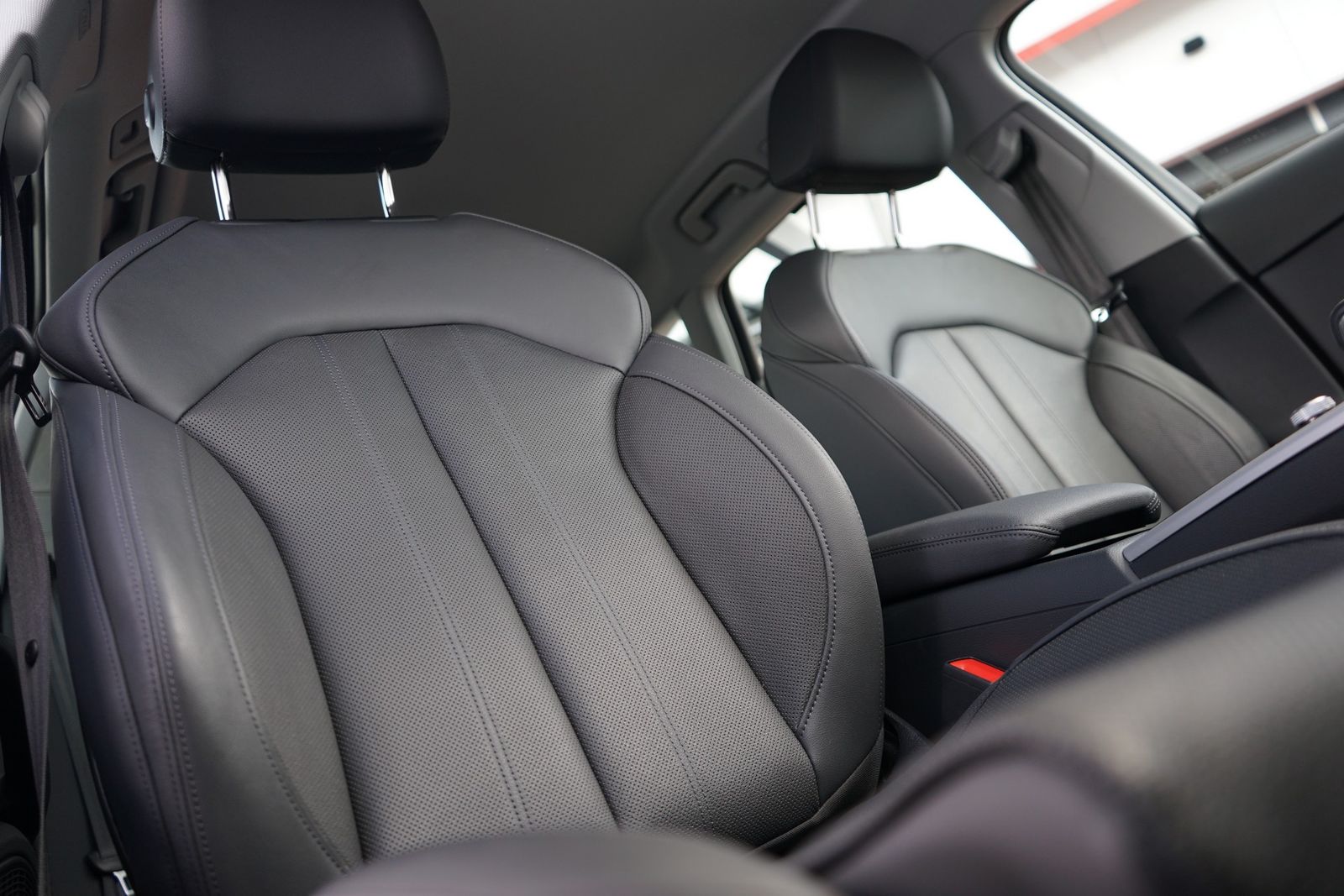 Audi A4 Avant 40 TFSI S line - Samsaru's Car Outlet