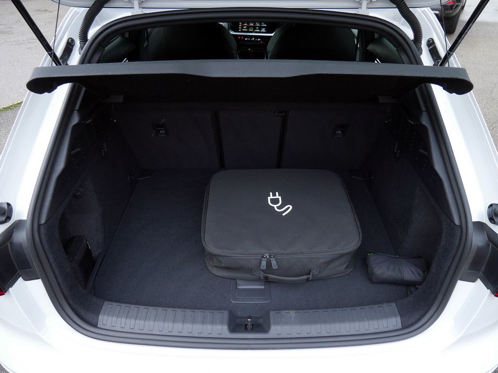 Audi A3 Sportback 40 TFSIe S-Line ACC+KAMERA+SHZ+LED+