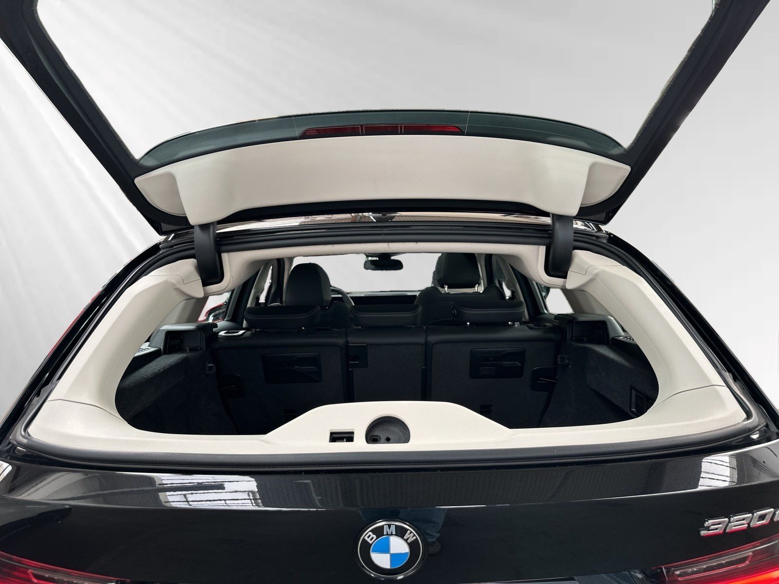 BMW 320d Touring Inkl. € 1.190 Zubehörbonus*|Lr. 344